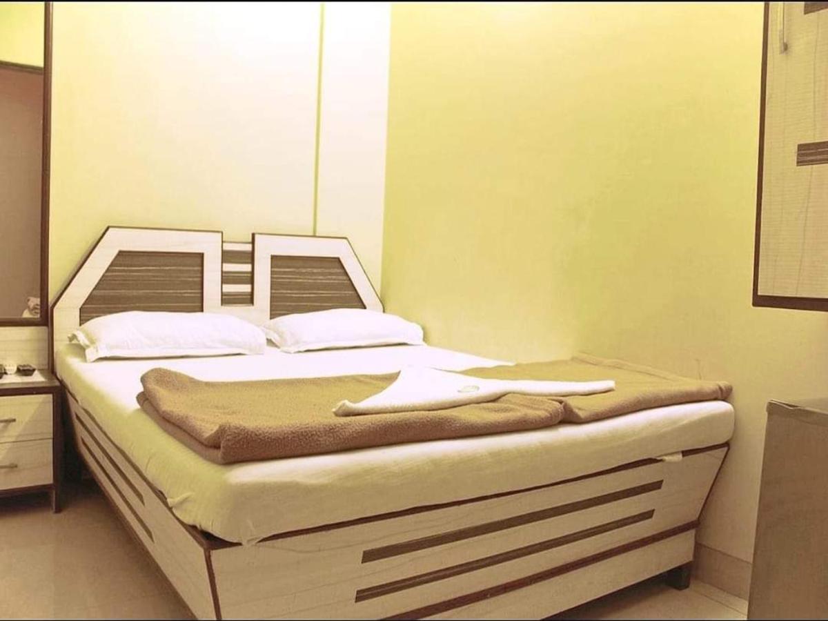 Hotel Broadway Colaba Мумбаи Экстерьер фото