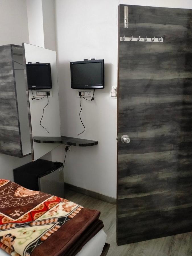 Hotel Broadway Colaba Мумбаи Экстерьер фото