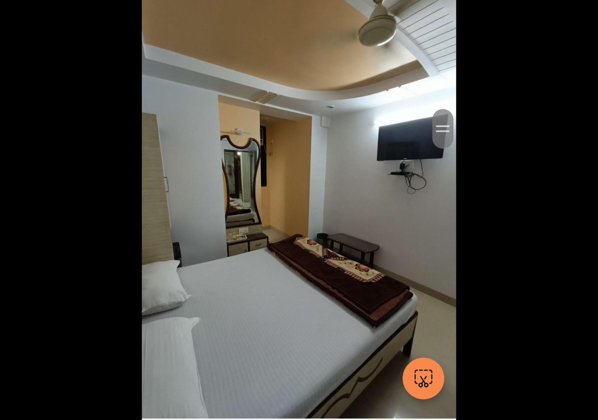 Hotel Broadway Colaba Мумбаи Экстерьер фото