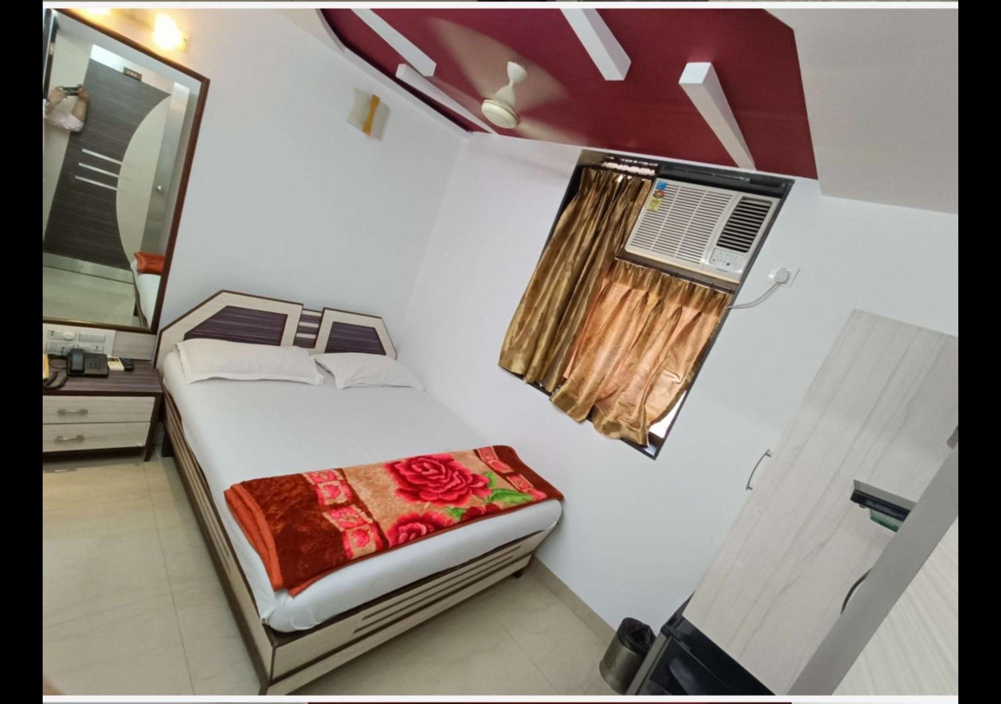 Hotel Broadway Colaba Мумбаи Экстерьер фото