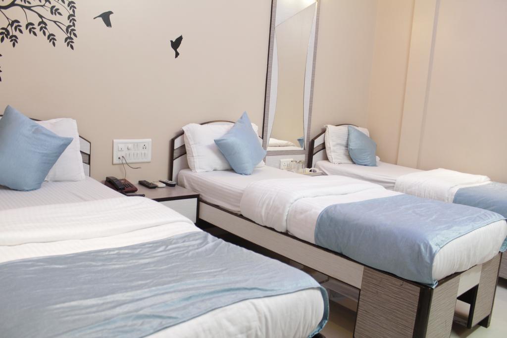 Hotel Broadway Colaba Мумбаи Экстерьер фото