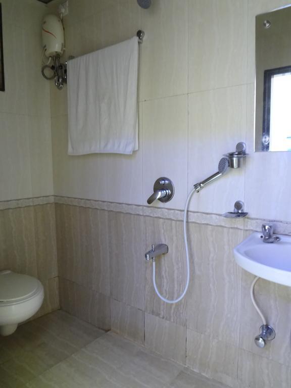 Hotel Broadway Colaba Мумбаи Номер фото
