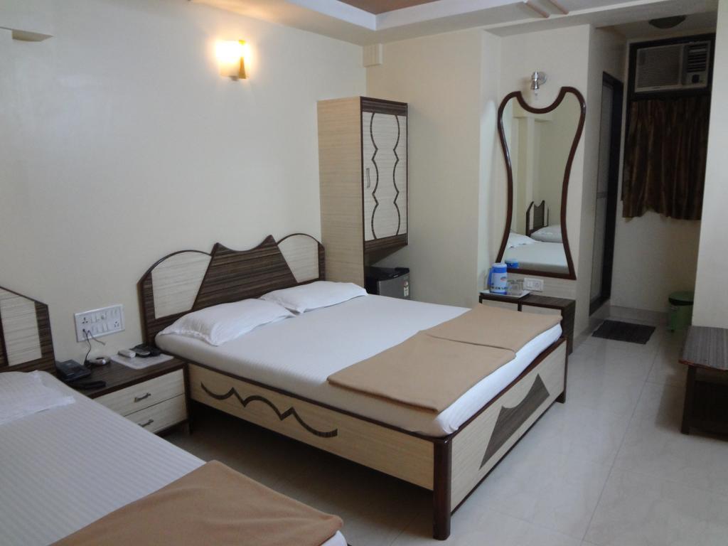 Hotel Broadway Colaba Мумбаи Номер фото